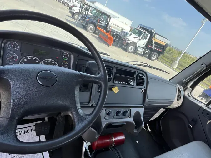 2021 Freightliner Business Class M2 106