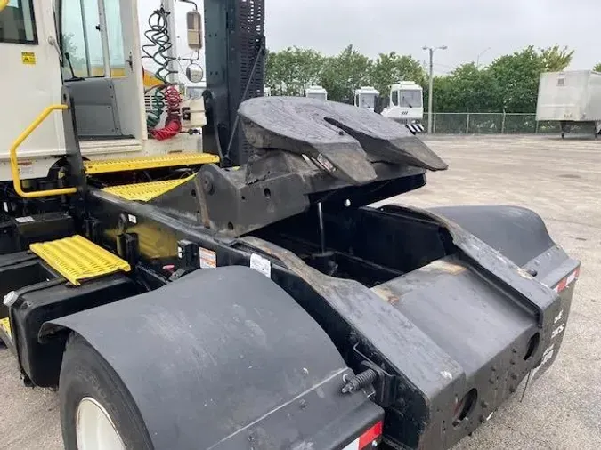 2022 AutoCar ACTT42