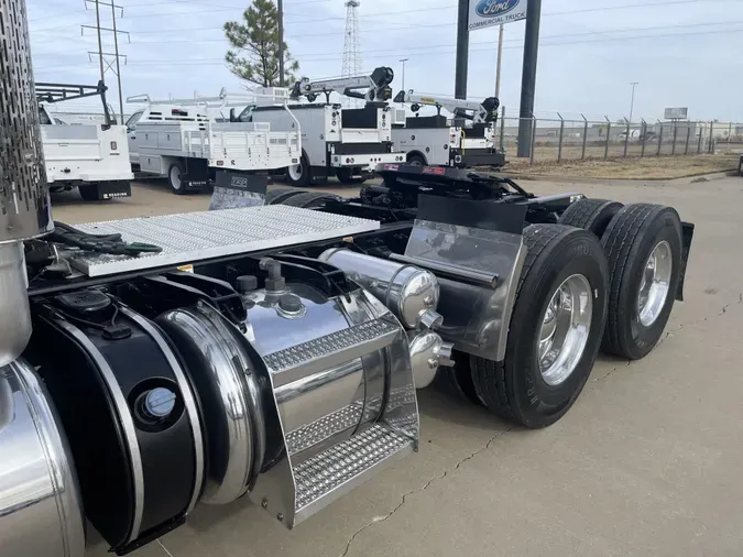 2019 Peterbilt 389