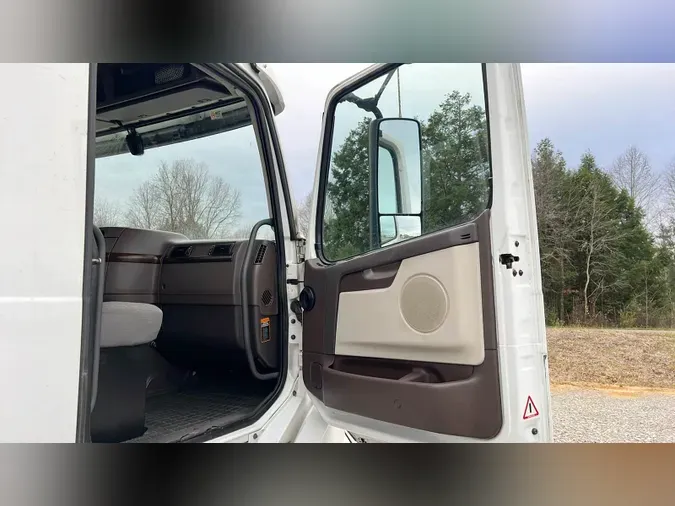 2018 Volvo VNL300