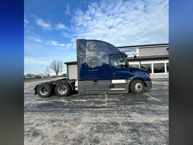 2021 Freightliner Cascadia 126