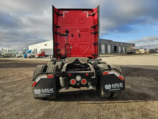 2021 FREIGHTLINER Cascadia 126