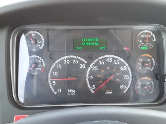 2017 FREIGHTLINER/MERCEDES M2 106
