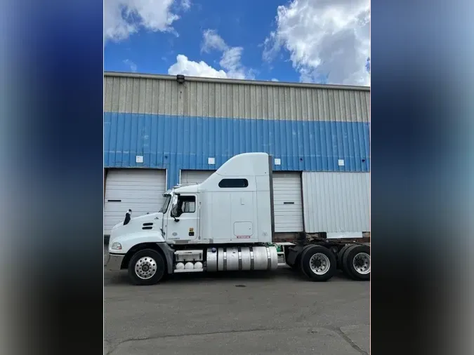 2015 MACK CXU613