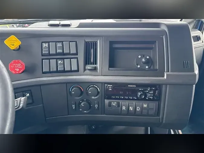2020 VOLVO VNL760