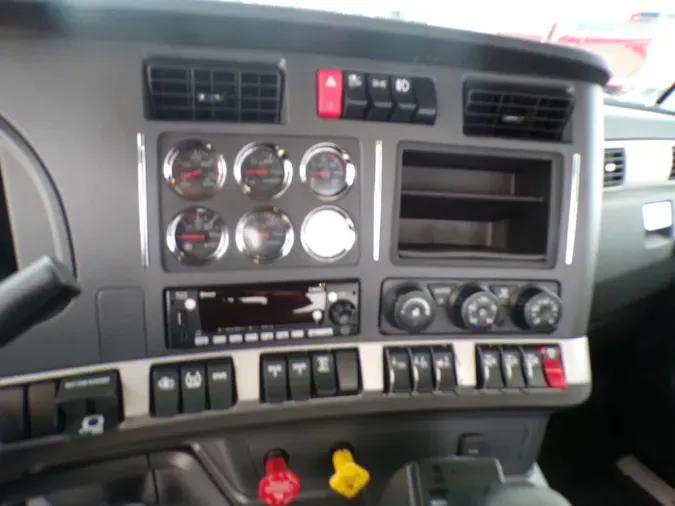2025 Kenworth T880