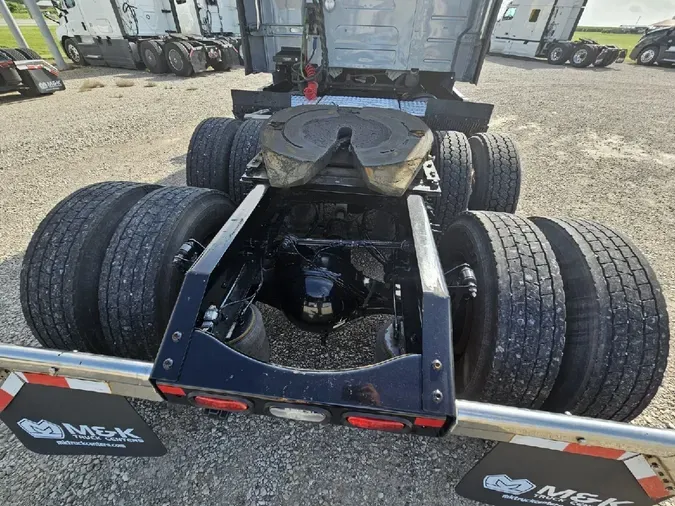 2022 VOLVO VNL64T860