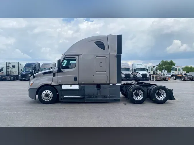 2022 Freightliner Cascadia 126