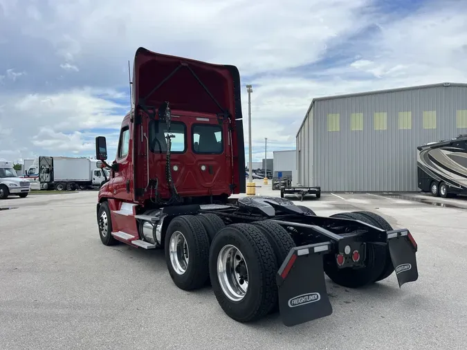 2019 Freightliner Cascadia 125