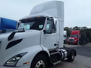 2019 VOLVO VNR42T 300