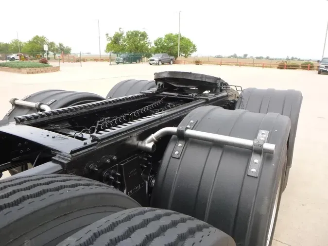 2021 Kenworth W990