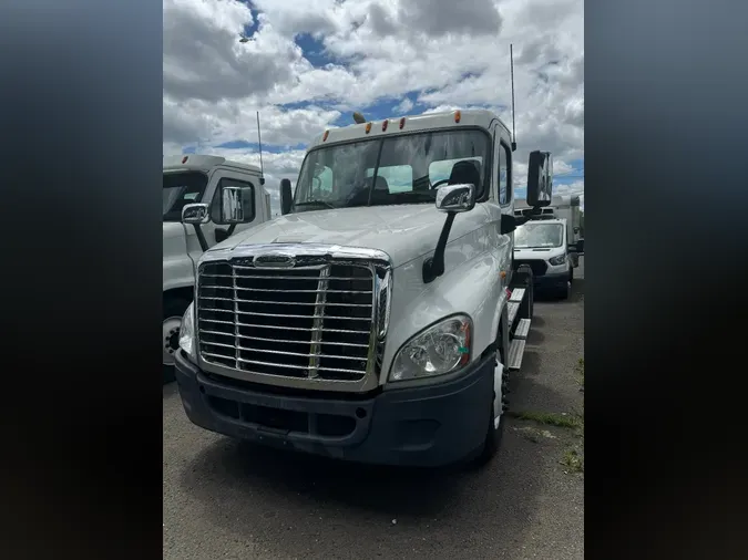 2015 FREIGHTLINER/MERCEDES CASCADIA 12537ed4307cc211f07734b2288ef65c66c