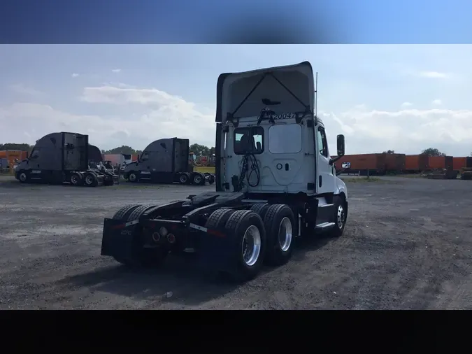 2020 Freightliner Cascadia 126