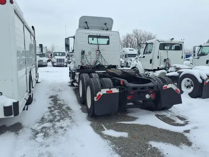 2019 VOLVO VNL64T-300