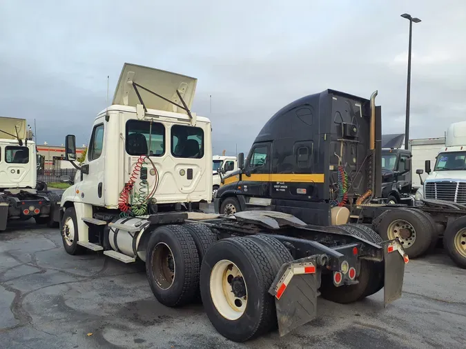 2015 FREIGHTLINER/MERCEDES CASCADIA 125