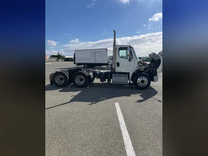 2017 FREIGHTLINER/MERCEDES M2 10637efb41a47eaa34ec3d69382d73023c6