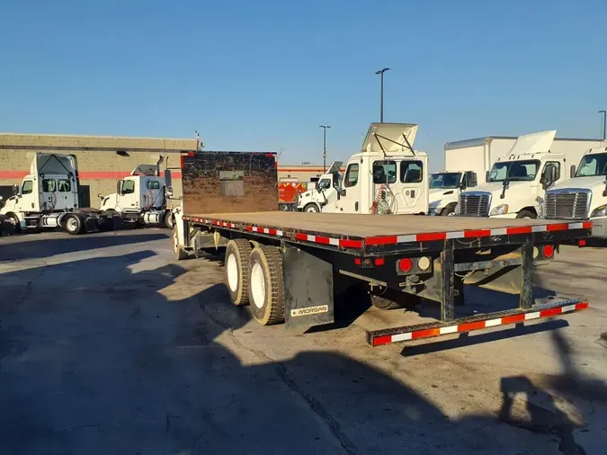 2017 FREIGHTLINER/MERCEDES M2 106