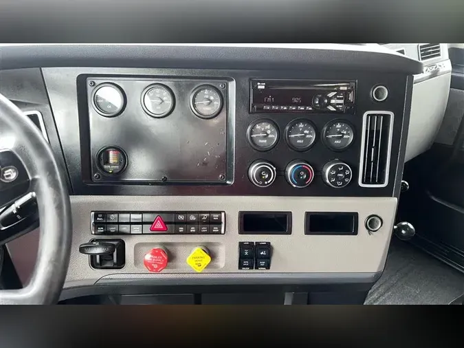 2019 FREIGHTLINER CA126