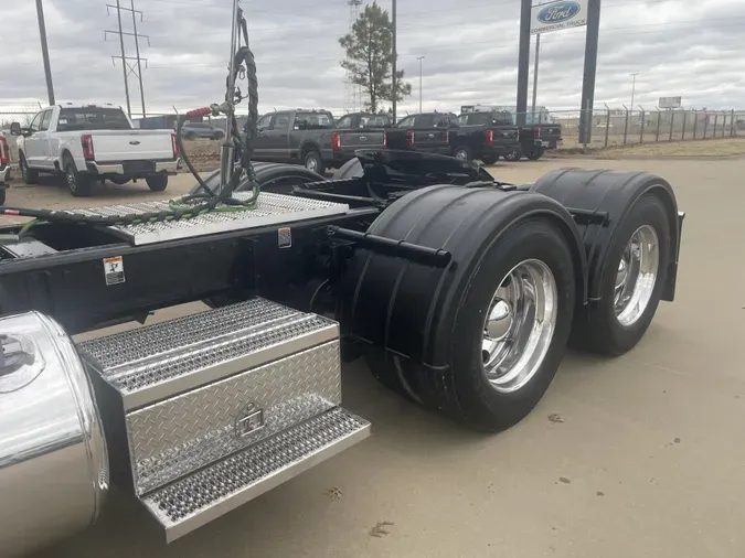 2024 Peterbilt 389