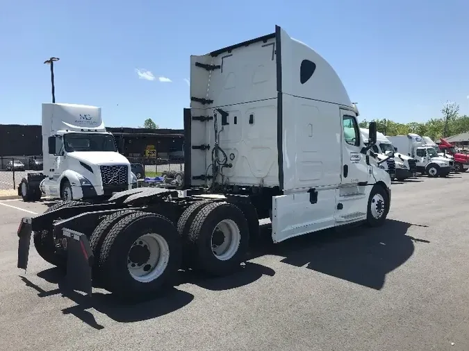 2018 Freightliner T12664ST