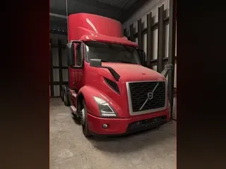 2022 VOLVO VNR64T300