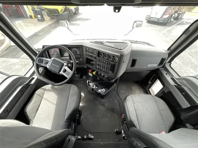 2023 MACK AN64T