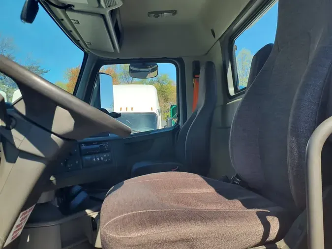 2019 VOLVO VNL