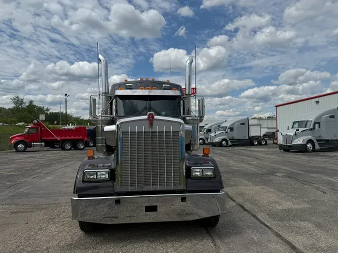 2024 Kenworth W900L