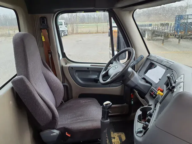 2018 FREIGHTLINER/MERCEDES CASCADIA 113