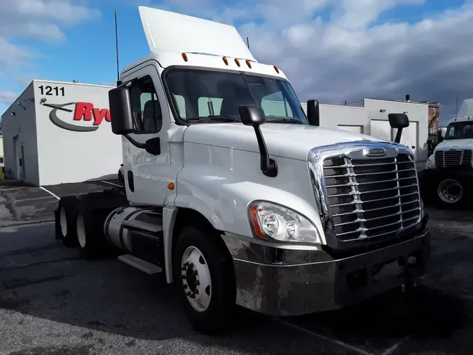 2018 FREIGHTLINER/MERCEDES CASCADIA 125