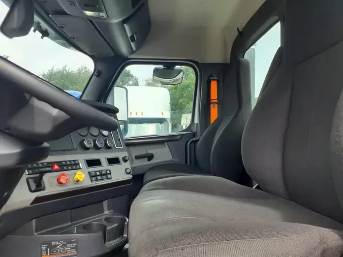 2019 FREIGHTLINER NEW CASCADIA 126