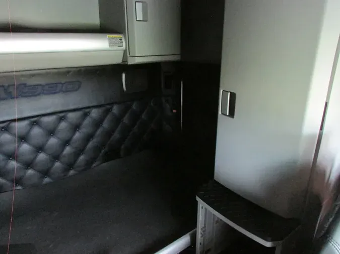 2023 Kenworth W990