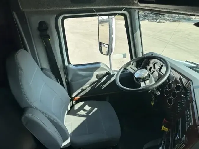 2015 MACK CXU613