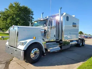 2025 Kenworth W900L