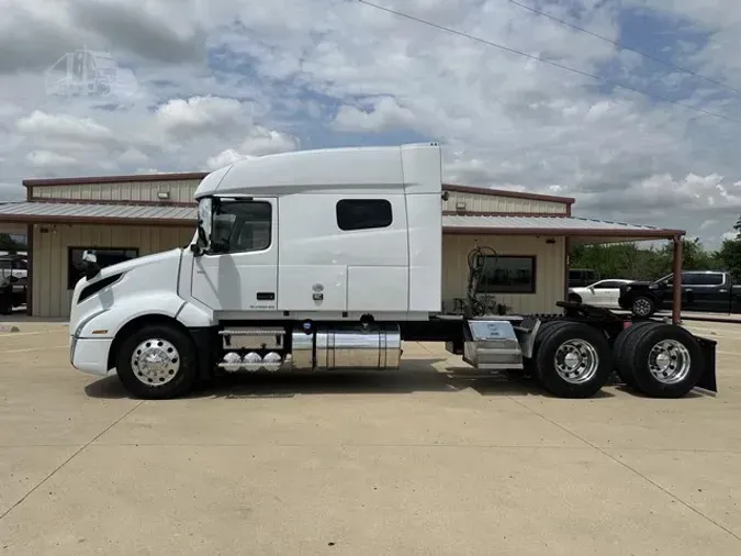 2020 VOLVO VNL64T740