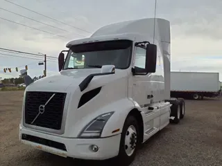 2019 VOLVO VNR64T-640