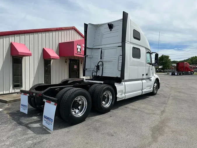 2022 VOLVO VNL64T860