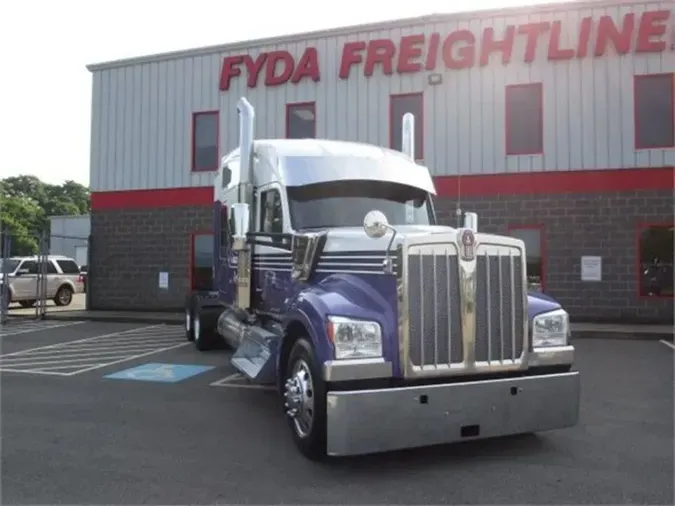 2020 Kenworth W990