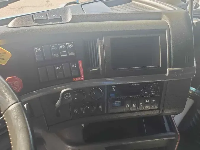 2021 VOLVO VNL64T760