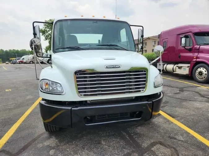 2017 Freightliner M2 106