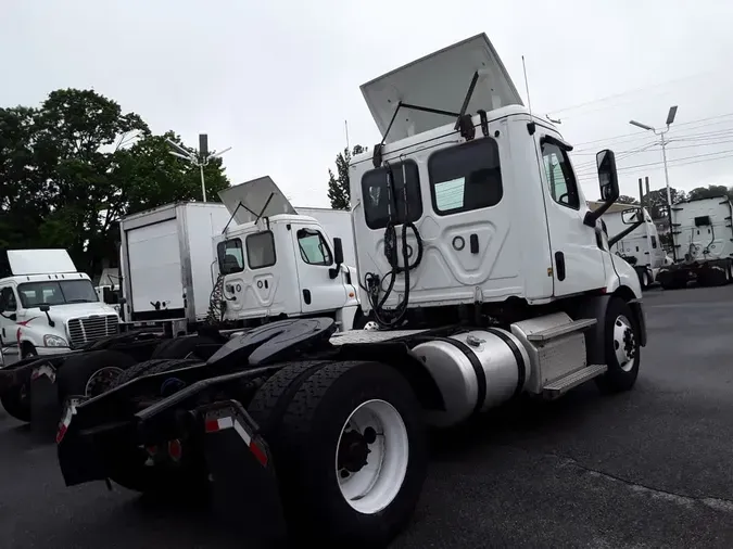 2019 FREIGHTLINER NEW CASCADIA 116
