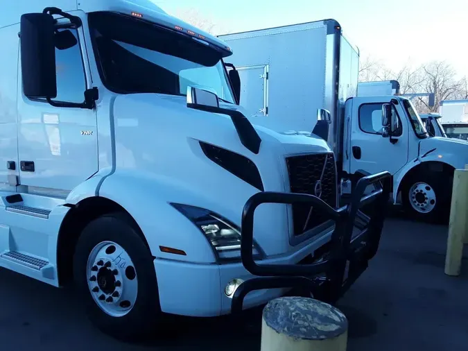 2020 VOLVO VNR64T-640