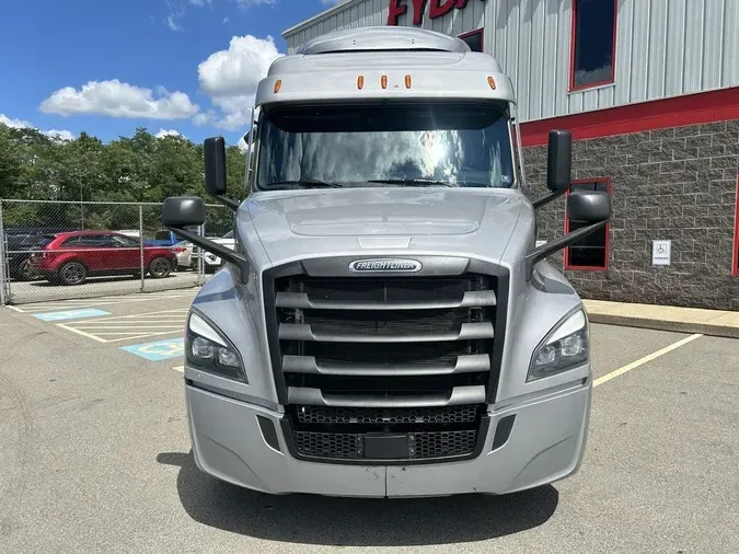 2022 Freightliner Cascadia 126
