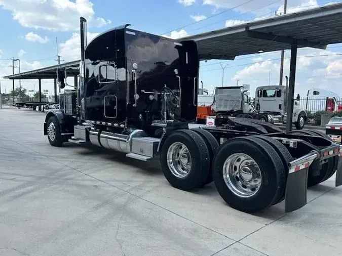 2022 Peterbilt 389