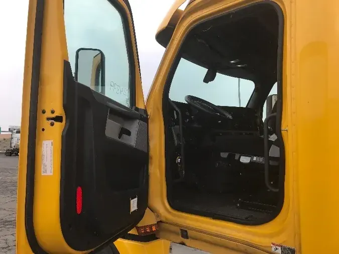 2019 Freightliner T12664ST