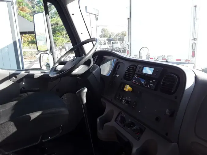 2018 FREIGHTLINER/MERCEDES M2 106