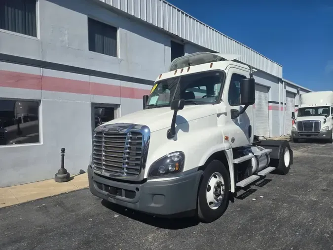 2019 FREIGHTLINER/MERCEDES CASCADIA 125383ea0ef1eed8a3f04c68d6fb470cfb9
