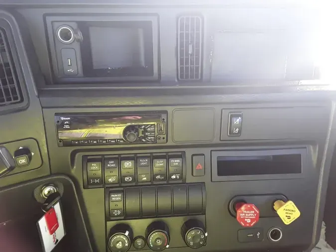 2020 NAVISTAR INTERNATIONAL LT625 DAYCAB T/A38406470b38ee8b0f3e058e2cd7cbaa2