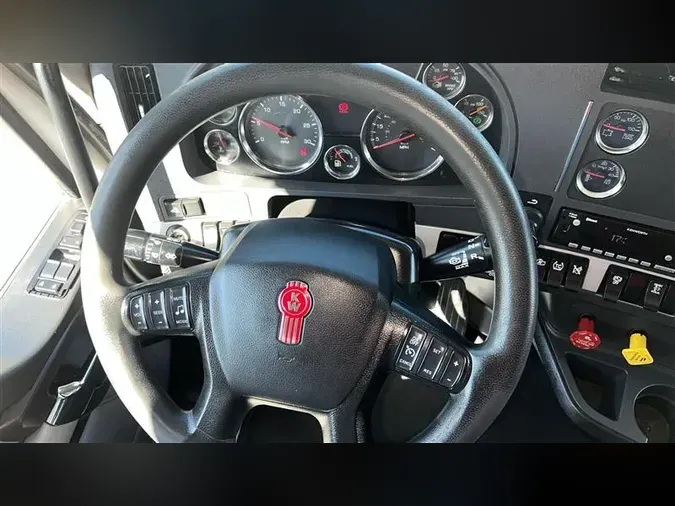 2022 KENWORTH T880