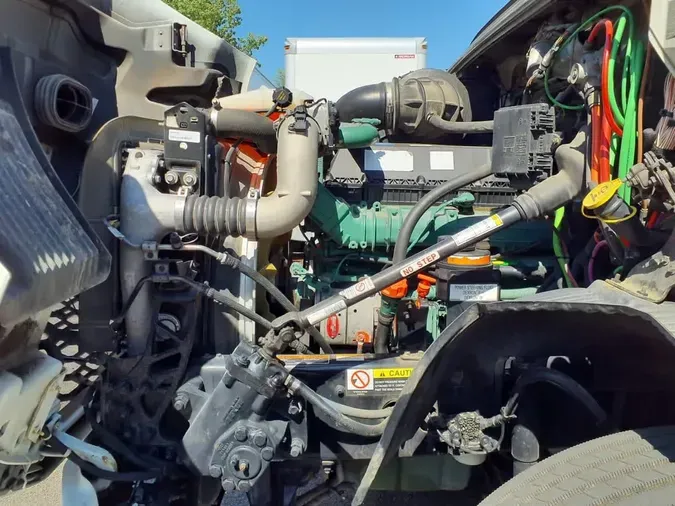 2020 VOLVO VNR64T-640